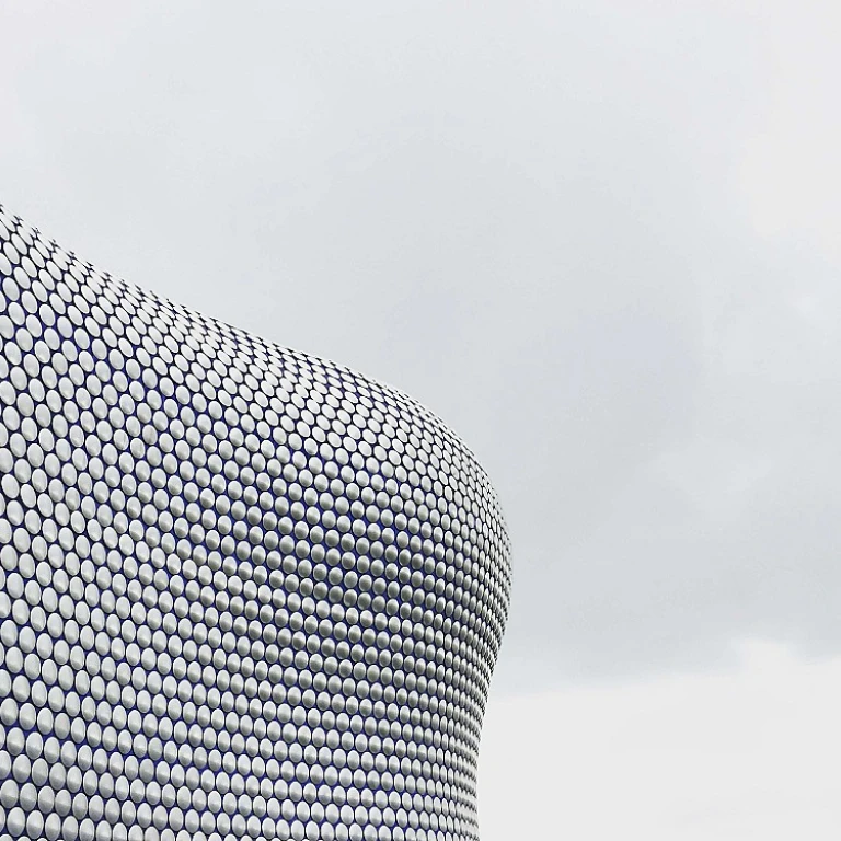 Comment optimiser l'espace d'une chambre avec une seule fenêtre pour la diviser en deux