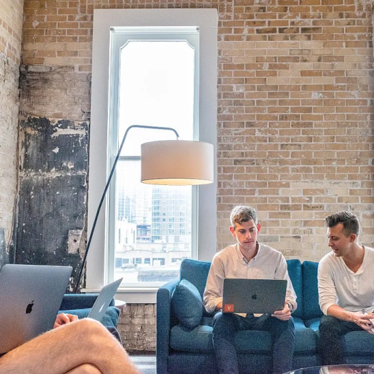 Les avantages des volets persiennes en aluminium pour l'architecture moderne