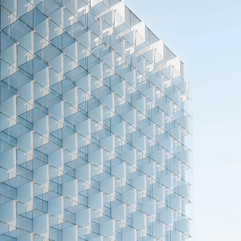 L'importance des brise-soleil en aluminium dans l'architecture moderne