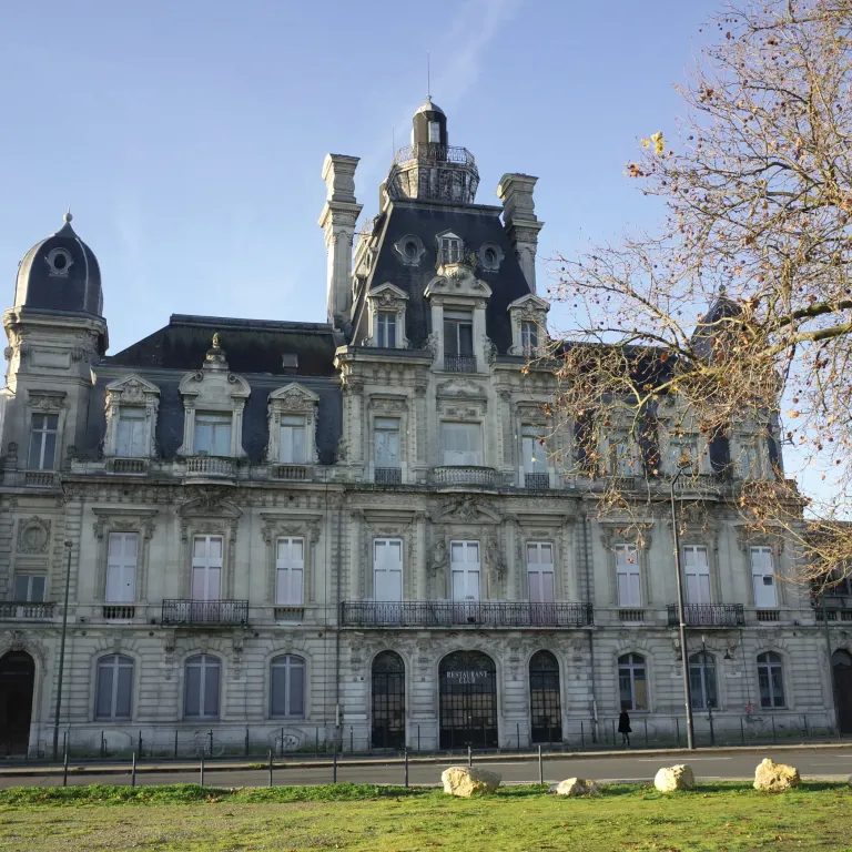 Rénovation du château Descas : un joyau culturel à Bordeaux