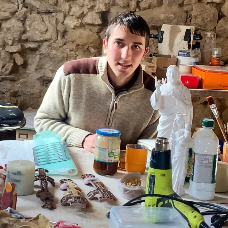 Interview de Célestin-Joseph Wilke de Cathédrales art chrétien : L’art chrétien contemporain : préserver le savoir-faire artisanal dans les ateliers français